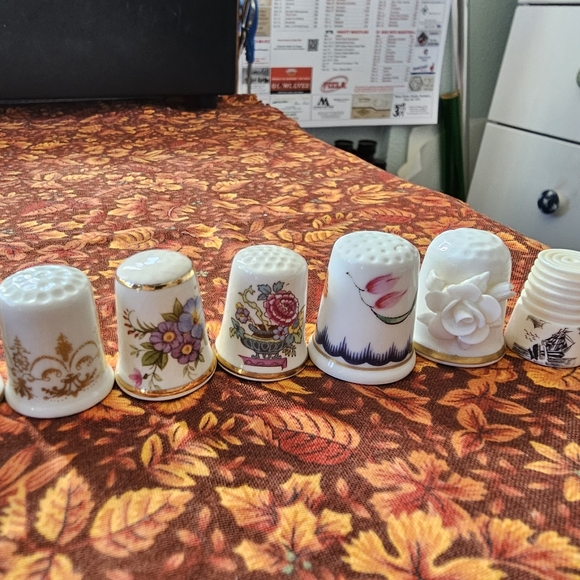 15 Collectible Thimbles - Picture 5 of 6